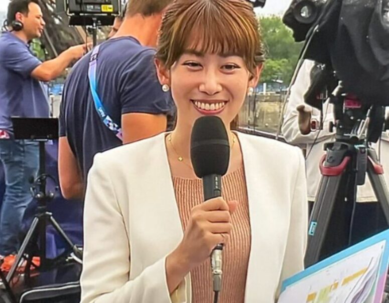 パリ五輪開会式で話題となった服装をした中川安奈